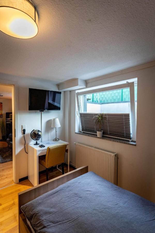 Gemuetliche 2-Zimmer Souterrain Wohnung Düsseldorf Eksteriør billede