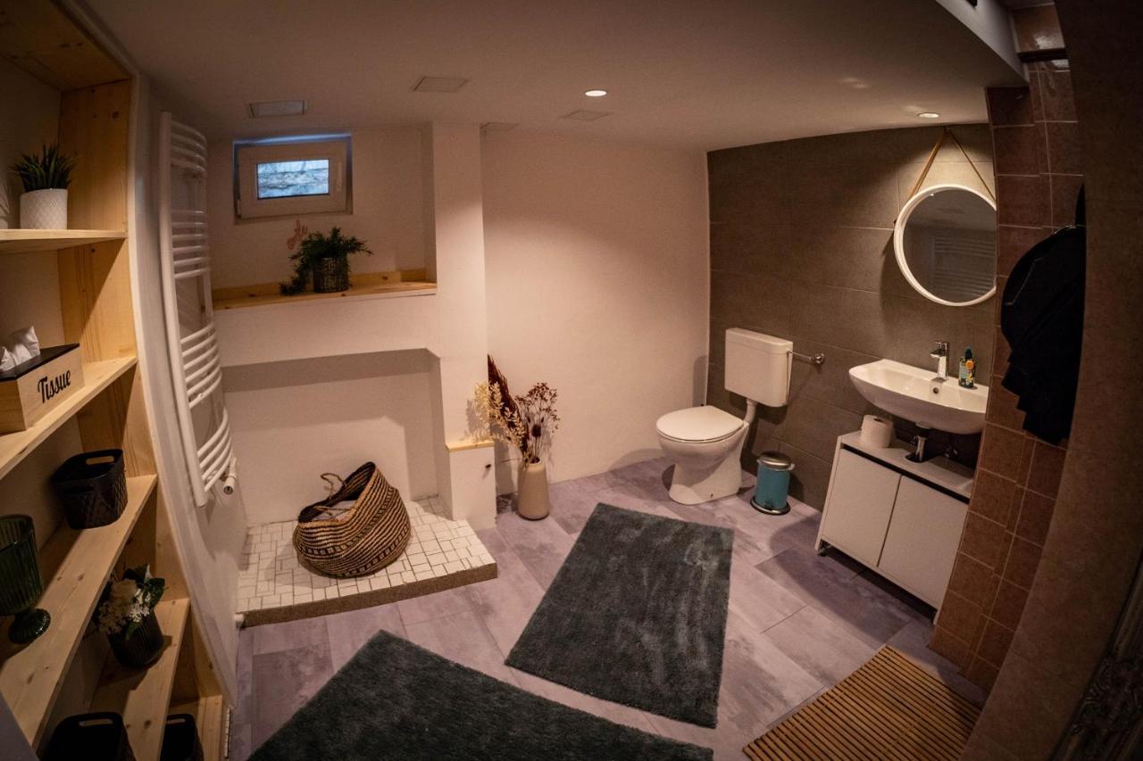 Gemuetliche 2-Zimmer Souterrain Wohnung Düsseldorf Eksteriør billede
